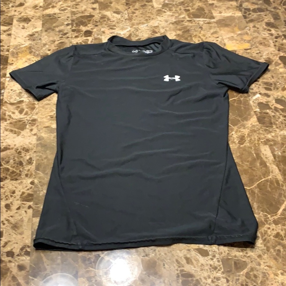 Youth Medium black short sleeve under armour